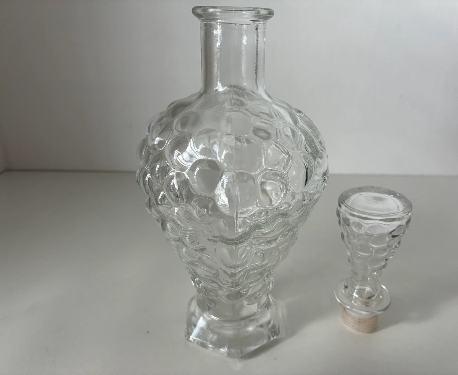 Vintage glass carafe grape pattern 1970s with original stopper – photo 5